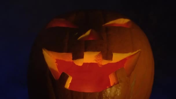 Asap Biru Labu Halloween Simbol Menakutkan Atmosfer Gelap Dan Kabut — Stok Video