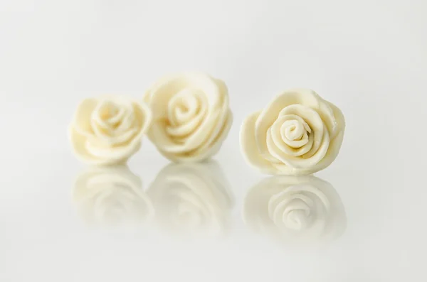 Witte plasticine rozen — Stockfoto