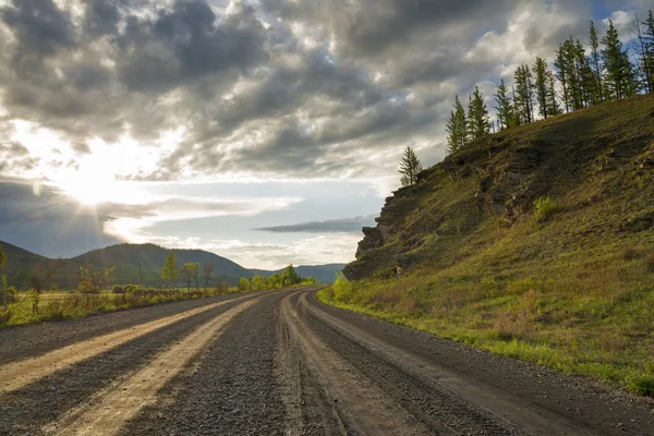 Camino de la tierra en Siberia — Foto de Stock