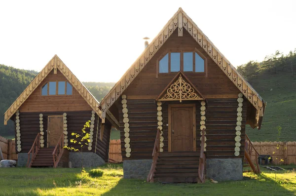 装飾的な要素とモダンな木造住宅 — ストック写真