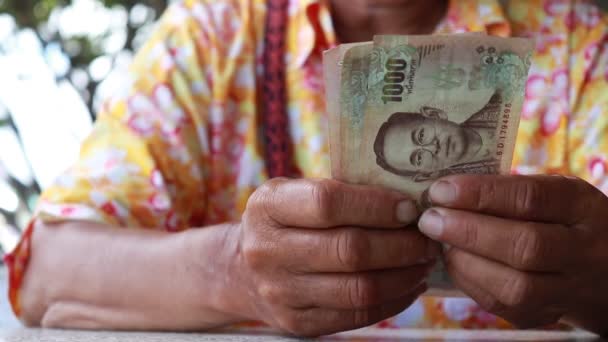 Het Tellen Van Geld Bankbiljet Thai Baht Met Ouderen Geld — Stockvideo