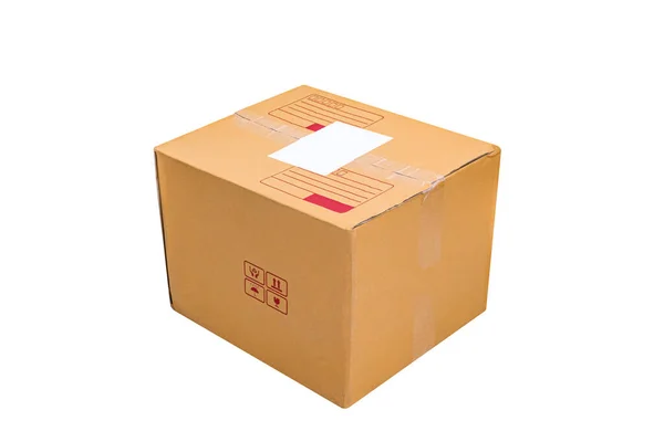 宅配用小包箱ポスト 梱包用段ボール紙箱茶色 白で隔離された箱貨物紙箱 — ストック写真