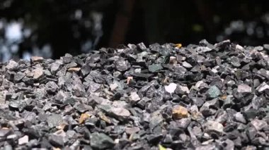 Çimento karıştırma, kaya, taş yığınları için kullanılan yapı taşları, mühendislik veya altyapı projelerini resmetmek için ideal