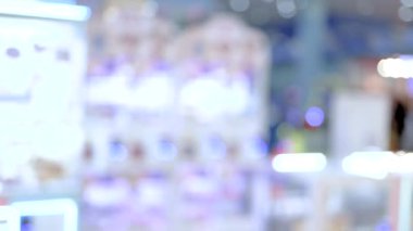 Alışveriş merkezinde bulanık bokeh, tasarım ve sunum için modern ve yumuşak arkaplan