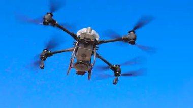 Tarımsal İHA 'lar, tarımsal İHA' lar havaya pirinç tohumları ekiyor, tarım verimliliğini artırıyor ve emeği azaltıyor, akıllı tarım, modern tarım ve yenilikçi teknolojiyi temsil ediyor.