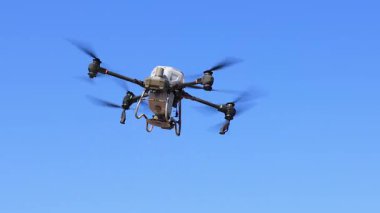 Tarımsal İHA 'lar, tarımsal İHA' lar havaya pirinç tohumları ekiyor, tarım verimliliğini artırıyor ve emeği azaltıyor, akıllı tarım, modern tarım ve yenilikçi teknolojiyi temsil ediyor.