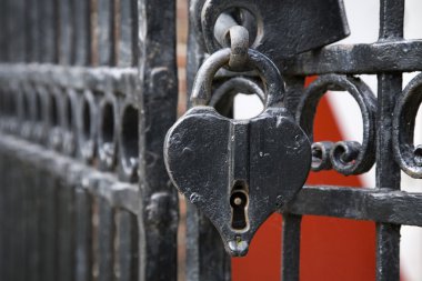 kalp şeklinde kilit