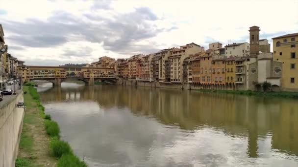 Florence Landscape Time Lapse Medieval Stone Bridge Arno River Canoe — Stock Video