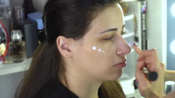 Professional Beauty Salon Workers Make Pretty Lady Makeup Beauty Care — Stock Video
