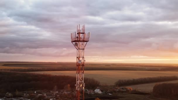 Torre Telecomunicazione Cellulare Base Stazione Ricetrasmittente Trasmettitore Antenne Comunicazione Wireless — Video Stock