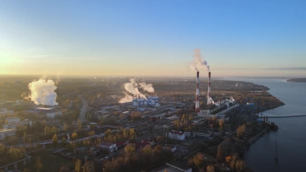 Poluição Ambiental Por Empresas Industriais Com Emissão Fumo Nocivo Chaminé — Vídeo de Stock