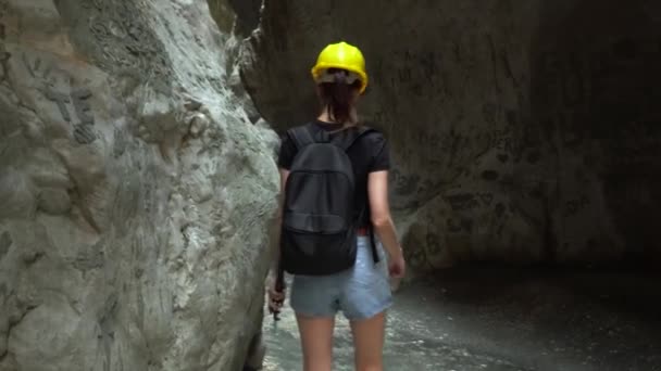 Seguire Donna Viaggiatore Piedi Canyon Saklikent Vista Interna Turchia Avventura — Video Stock