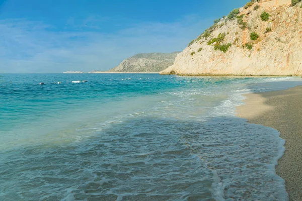 Παραλία Καπούτας Τουρκία Όμορφη Τιρκουάζ Παραλία Ήλιο Τουρκικό Θέρετρο Καλοκαίρι — Φωτογραφία Αρχείου