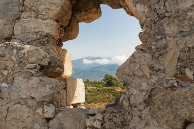 Türkiye 'nin antik Xanthos kasabasında pencereli harabeler, eski Roma ve Lycia medeniyeti