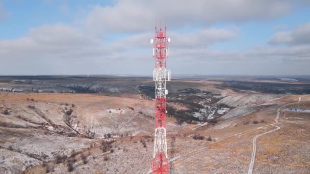 Toma Aérea Torre Antena Telecomunicaciones Lugar Rural Las Antenas Torre — Vídeos de Stock