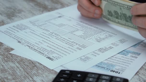 Preenchendo 1040 Formulário Imposto Documento Impostos Tabela Escritório Retorno Imposto — Vídeo de Stock