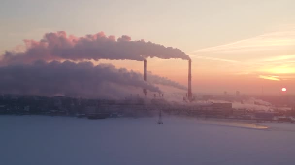 Pilas Humo Sobre Fondo Del Cielo Amanecer Mañana Helada Con — Vídeo de stock