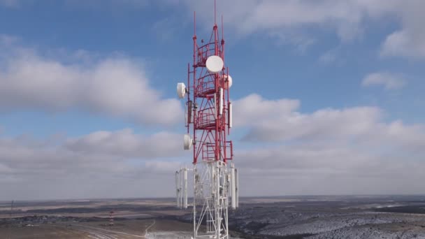 Torre Telecomunicações Local Rural Antenas Torre Telecomunicações Satélite Transmite Sinais — Vídeo de Stock