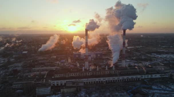 厂房空中烟囱冒烟建造蒸汽火力发电厂 工业园区的工厂生产 空气污染生态 — 图库视频影像