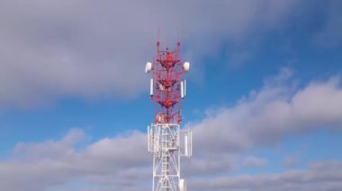 5g anten baz istasyonu, iletişim kulesi veya baz istasyonu. Hava aracı görünümü