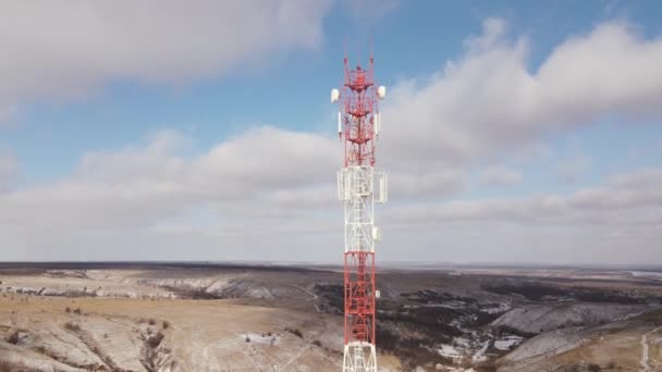 4G 및 5G 세포로 이루어진 통신 탑 — 비디오