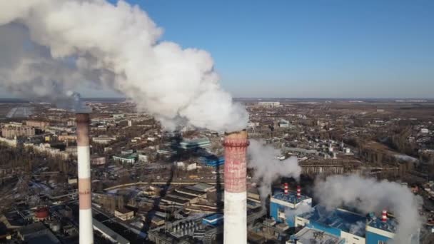 हवा में औद्योगिक कारखाना उत्सर्जन गैसों। उद्योग क्षेत्र — स्टॉक वीडियो