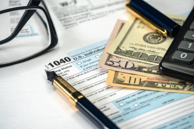 Boş Form 1040 ABD Bireysel Gelir Vergisi İadesi. Vergi Ödeme Konsepti. Seçici odak