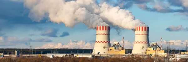 Kernkraftwerk Mit Kühlturm Mit Dampf Des Kernkraftwerks Nukleare Industriezone Mit — Stockfoto