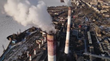 Fabrika bacasının gaz emisyonu