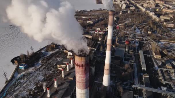공장 굴뚝에서 나오는 가스 — 비디오