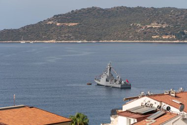 Akdeniz 'deki Türk deniz kuvvetleri askeri gemisi körfezde. Sınırın savaş gemisi koruması.