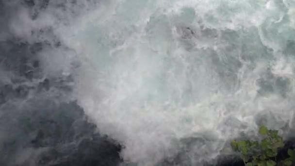 Wild Mountain River Close Abundant Clear Stream Detail Statické Shot — Stock video
