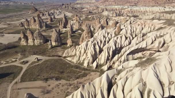 Cappadocia 'da inanılmaz bir manzara. Seyahat, hava manzarası. — Stok video