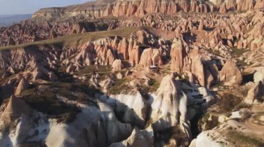 Cappadocia 'da inanılmaz bir manzara. Seyahat, hava manzarası.