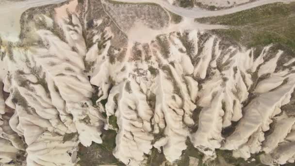 Luchtfoto van Cappadocië vallei en grotten in Turkije — Stockvideo