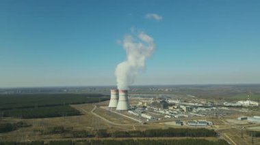 Nükleer santral üretimi yenilenebilir enerji kaynaklarından temiz enerji
