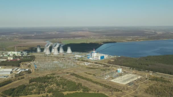 Producción de centrales nucleares energía limpia a partir de fuentes renovables — Vídeo de stock