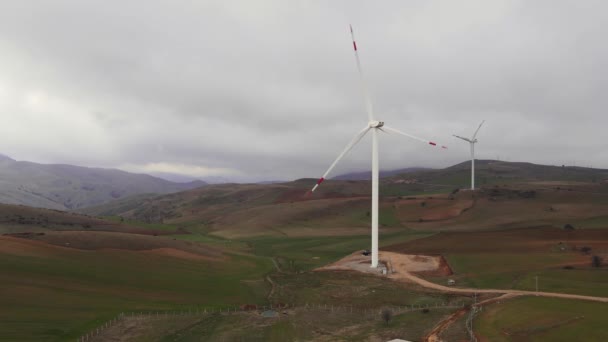 Windenergieerzeugung saubere Energie aus erneuerbaren Ressourcen der Windenergie — Stockvideo