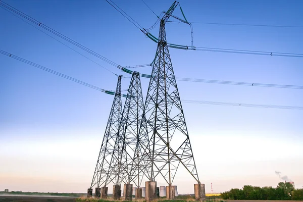 Línea Eléctrica Alto Voltaje Torre Línea Eléctrica Industrial Para Electrificación — Foto de Stock