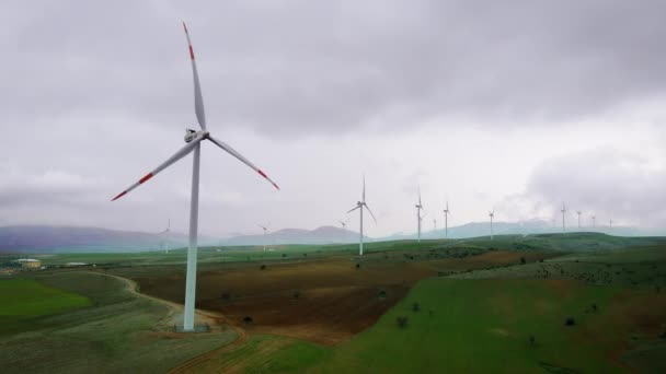 Letecký Pohled Větrnou Elektrárnu Vyrábějící Obnovitelnou Energii Vestas Energetický Průmysl — Stock video