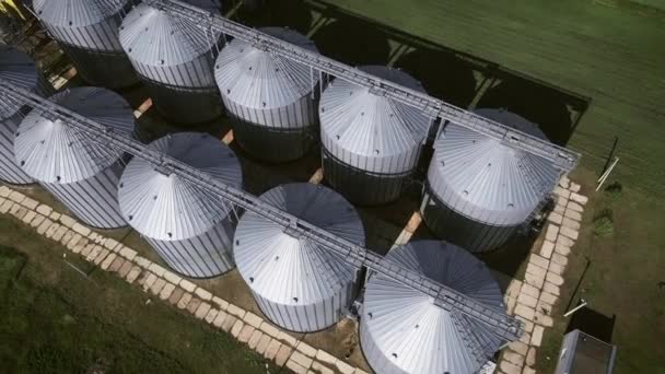 穀物のサイロ。上からの穀物貯蔵タンクの眺め — ストック動画