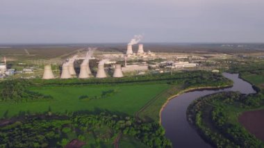 Nükleer enerji santrali, Atomik santrallerin soğutma kulesi.