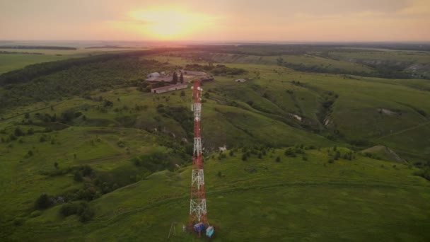 Torre de comunicação para telecomunicações 4G e 5G — Vídeo de Stock