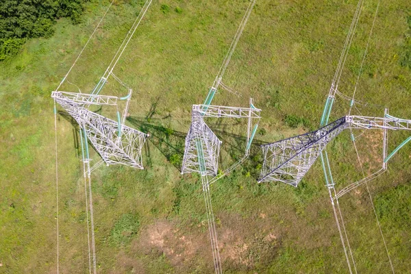 지역에 전기를 공급하기 산업용 꼭대기 — 스톡 사진
