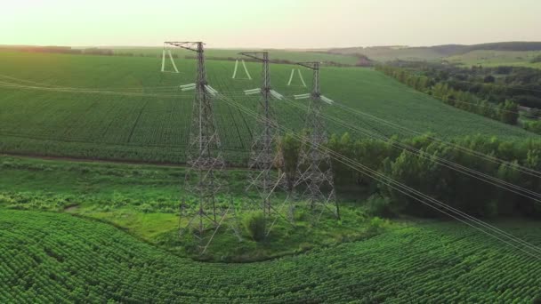 Antenn Ovanifrån Högspänningsledning på industrielledningstornet. — Stockvideo