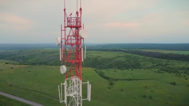 Телекоммуникационная башня 5G, система подключения цифровых беспроводных антенн — стоковое видео