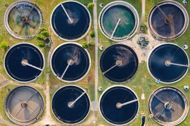 Havadan görünüşlü tortu tankı, su arıtma tesisi.