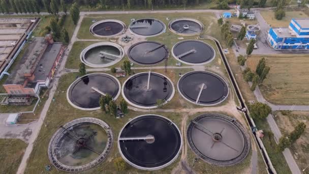 Tanque de sedimentación de recirculación de vista superior aérea — Vídeos de Stock