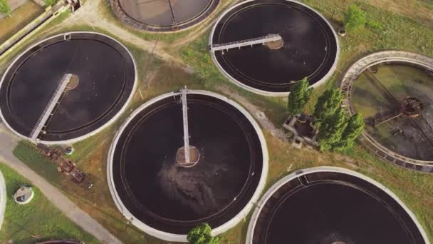 Planta de tratamiento de aguas residuales de forma redonda vista superior — Vídeo de stock