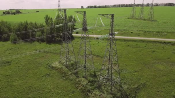 産業用高電圧電気ラインタワー エネルギー技術 空中ビュー — ストック動画